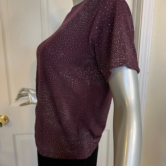 Very pretty Dark maroon blouse with sparkle floral like pattern. Size small - Picture 3 of 12